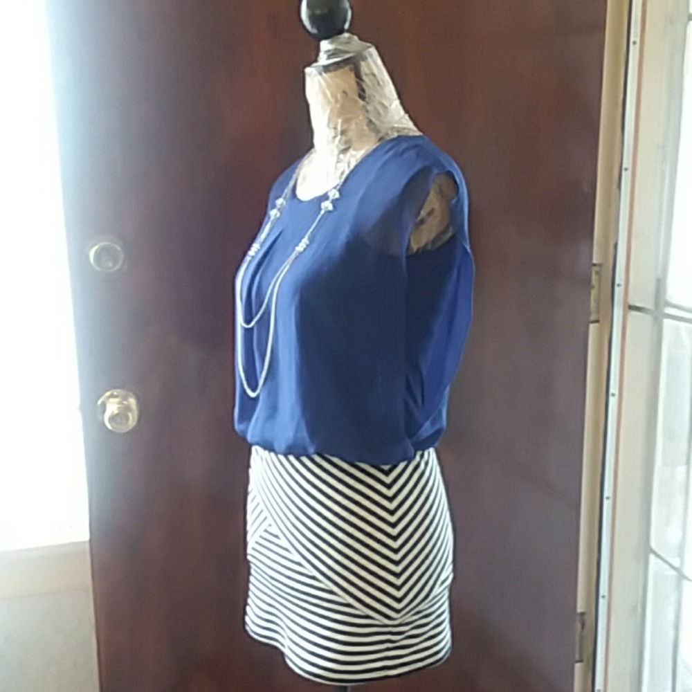 Dress - Picture 2 of 4